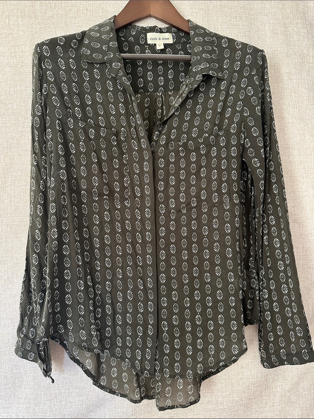 Like New Cloth and Stone Dress Shirt in Large